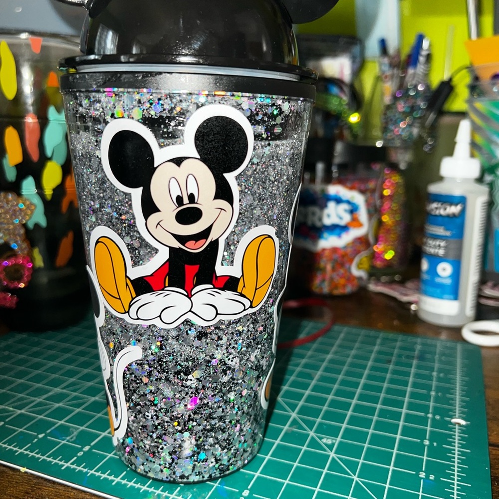Mickey Mouse 16 oz snow globe cup